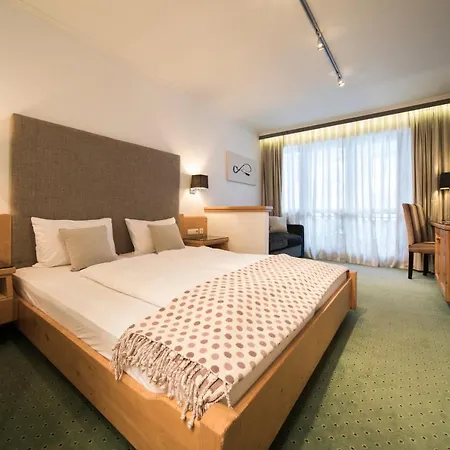 Montjola Hotel 3*